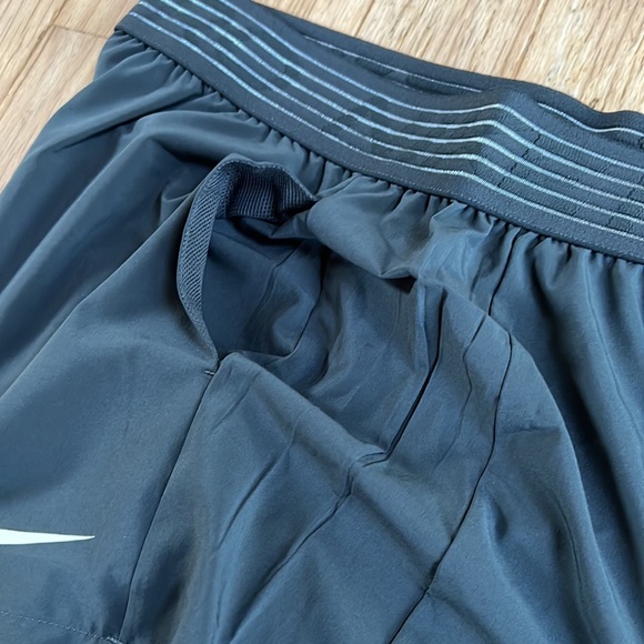 Nike Women's Core Flex Short 4” Gray - Picture 8 of 10